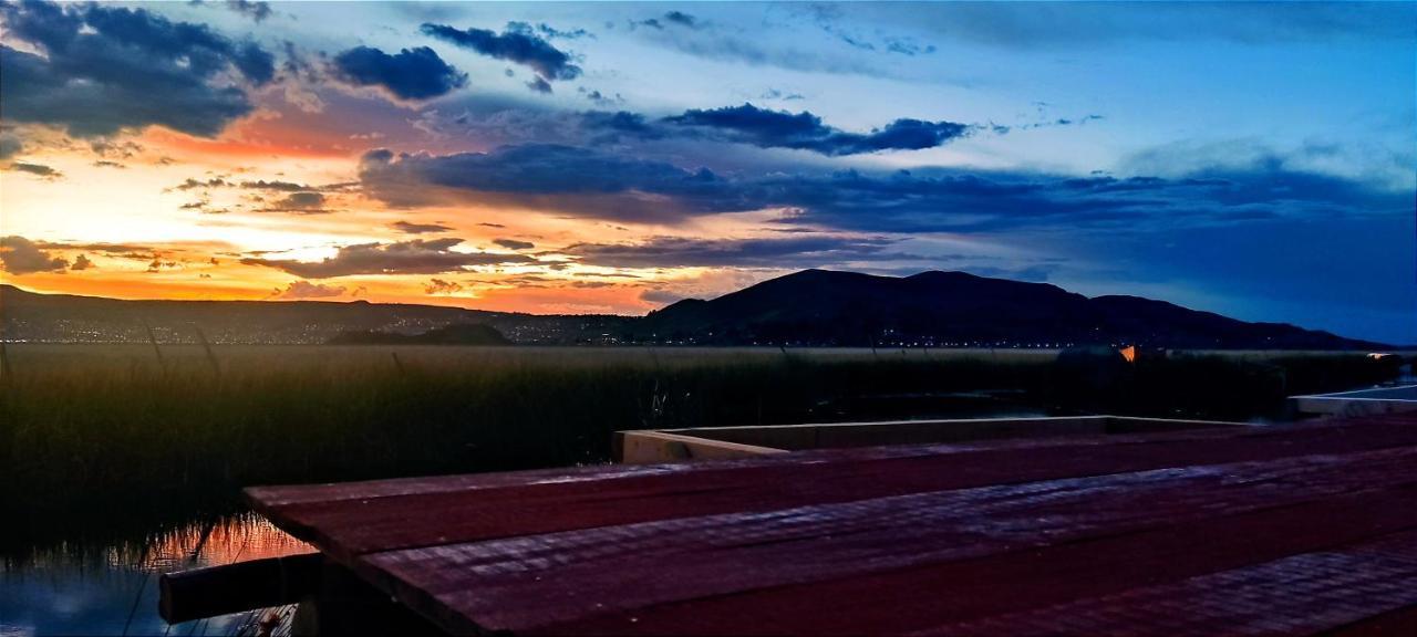 Titicaca Habitacion Panoramica Vista Al Amanecer Villa Puno Bagian luar foto